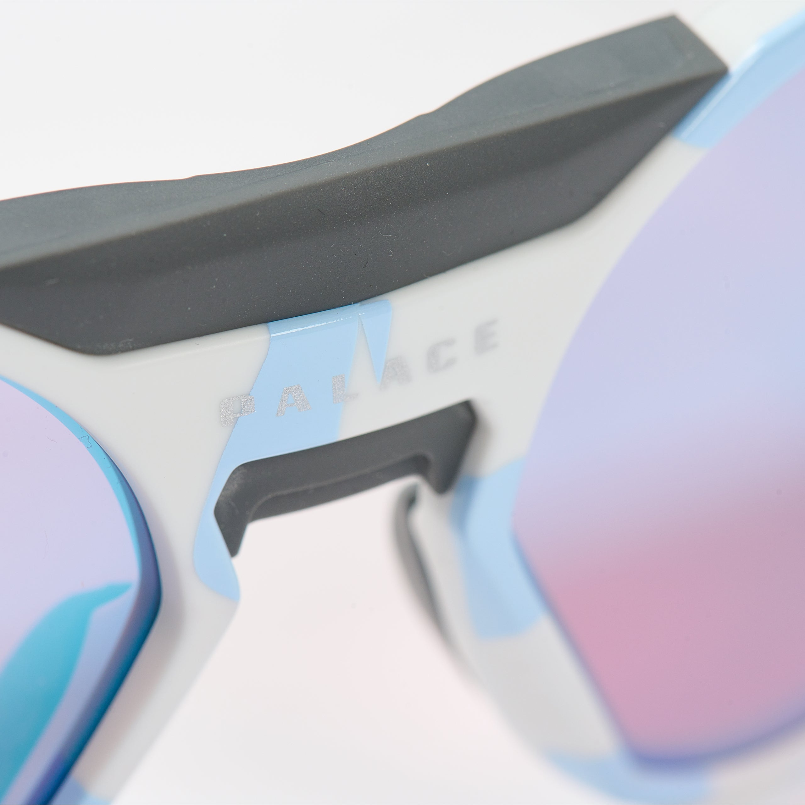 Thumbnail PALACE OAKLEY CLIFDEN SUNGLASSES CLOUD one color