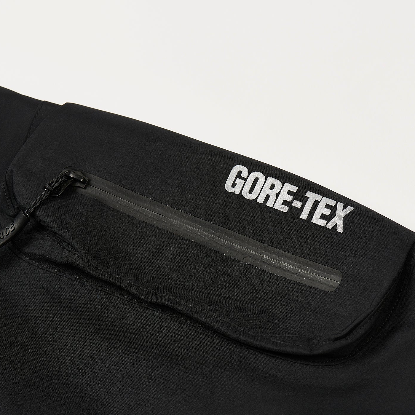 Thumbnail GORE-TEX CARGO JACKET BLACK one color